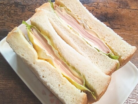 今日は、レタス・ハム・チーズDeサンドイッチ